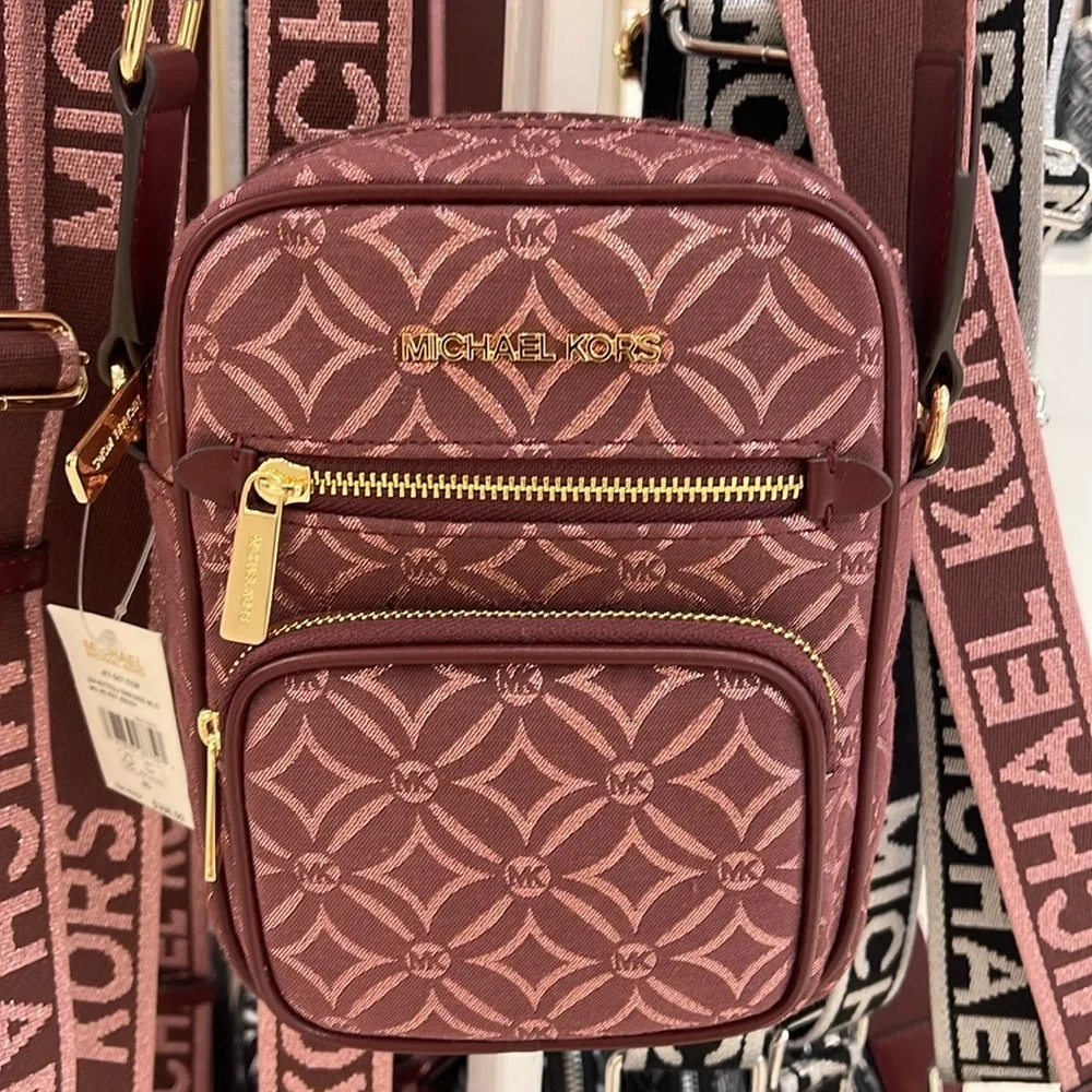 Michael Kors Jet Set Medium Signature Logo Crossbody Bag
Oxbloodl Jacquard
NWT - Picture 16 of 16